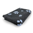 Vetbed | Hundedecke schwarz mit blauen Pfoten - Anti - Rutsch - Mypuppystore #